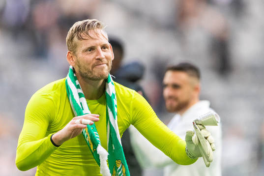 Hammarbys målvakt David Ousted jublar