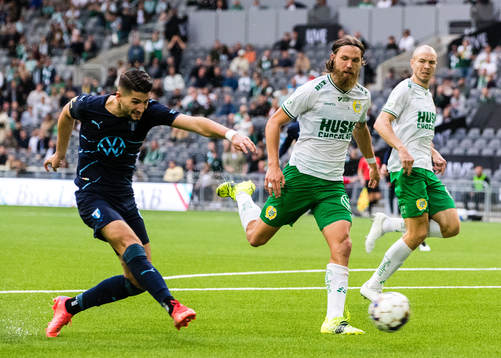 Malmö FFs Antonio Colak och Hammarbys försvarare Bjørn