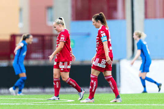 Piteås Hlin Eiriksdottir och Josefin Johansson deppar