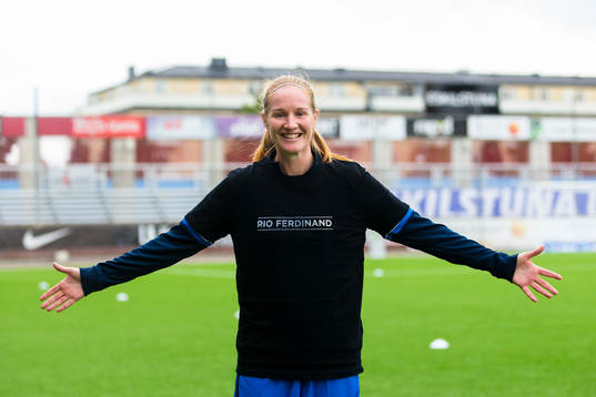 Eskilstunas Vaila Barsley ställer upp på ett porträtt