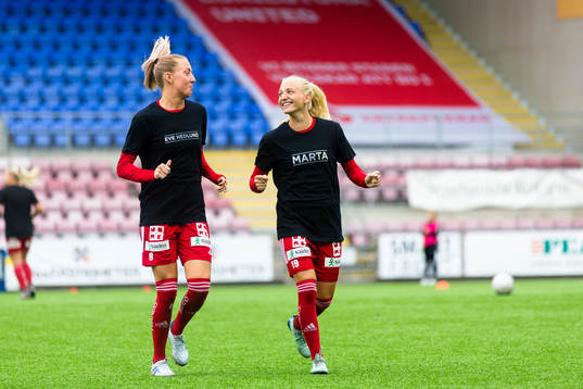 Piteås Cajsa Hedlund och Astrid Larsson
