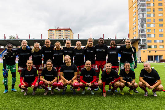 Piteås spelare ställer upp för ett lagporträtt