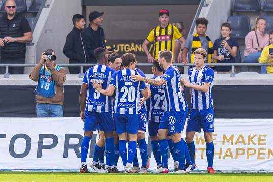 IFK Göteborgs Tobias Sana jublar med lagkamrater