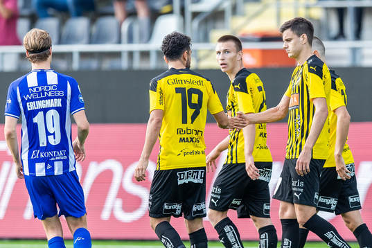 Häckens Alexander Jeremejeff jublar med lagkamrater