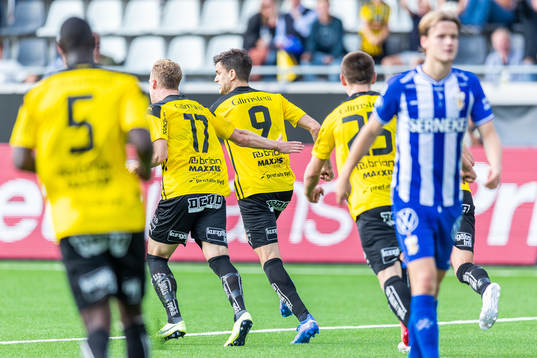 Häckens Alexander Jeremejeff jublar
