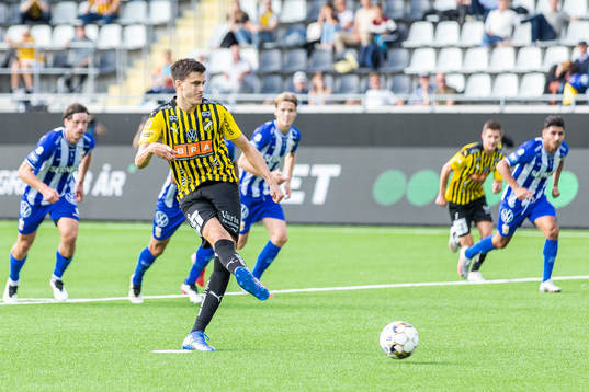 Häckens Alexander Jeremejeff gör 2-1 på straffunder