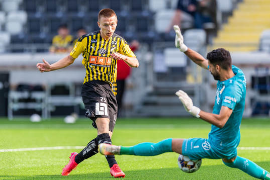 Häckens Kristoffer Lund Hansen med ett avslut mot IFK
