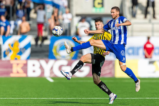 Häckens Joona Toivio och IFK Göteborgs Marcus Berg