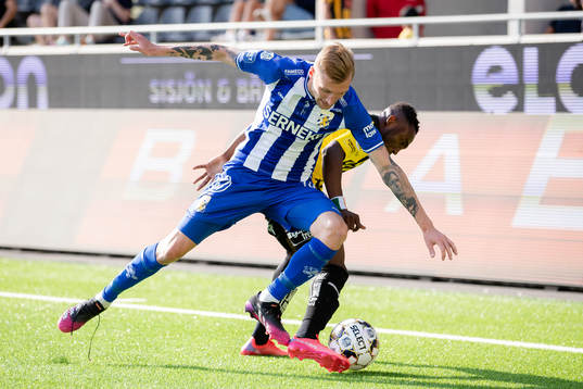 IFK Göteborgs Sebastian Eriksson och Häckens Benie Adama
