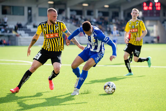 Häckens Alexander Faltsetas och IFK Göteborgs Tobias Sana