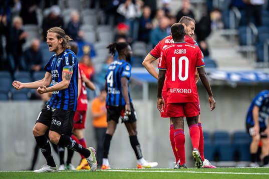 Sirius Tim Björkström jublar medan Djurgårdens Emir