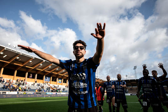 Bläddra bland fler bilder av Fotboll, Allsvenskan, Sirius - Djurgården