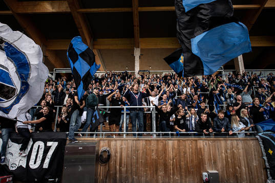 Sirius supportrar jublar