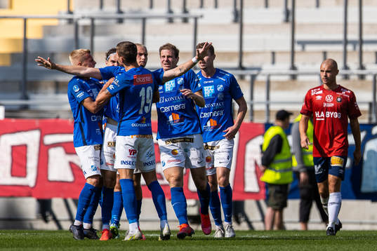 Norrbys Johan Brannefalk jublar med lagkamrater