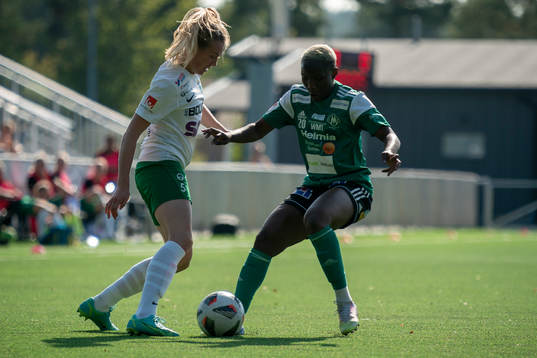 Moröns Lina Pettersson och Mallbackens Ritah Kivumbi