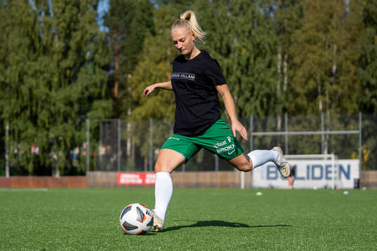 Morön värmer upp i t-shirts för att hylla legendarer