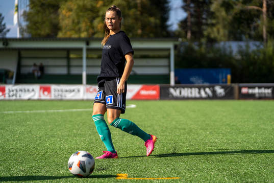 Mallbacken värmer upp i t-shirts för att hylla legendarer