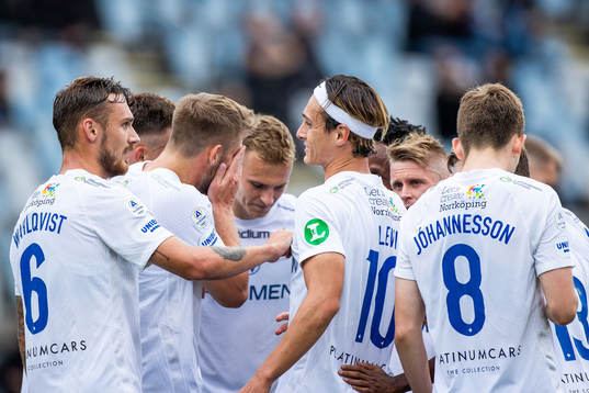 IFK Norrköpings Jonathan Levi jublar med lagkamrater