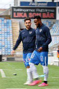IFK Norrköpings Yahav Gurfinkel med Samuel Adegbenro