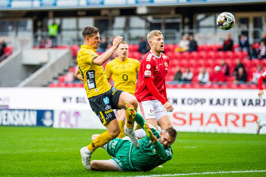 Elfsborgs Simon Olsson gör 0-1