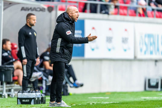 Kalmars tränare Henrik Rydström reagerar