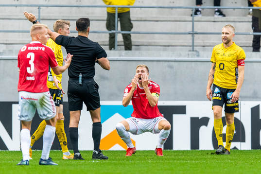 Kalmars Jonathan Ring reagerar på ett domslut