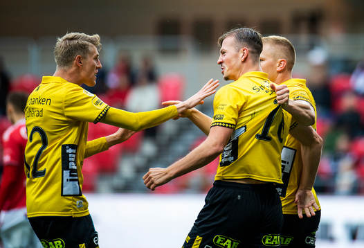 Elfsborgs Simon Olsson jublar med Alexander Bernhadsson