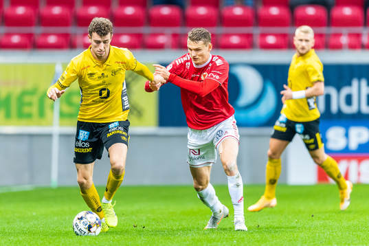 Elfsborgs Christopher McVey och Kalmars Piotr Johansson