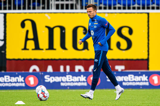 Martin Linnes of Molde warms up