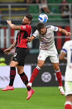 Olivier Giroud of Milan and Kevin Strootman of Cagliari