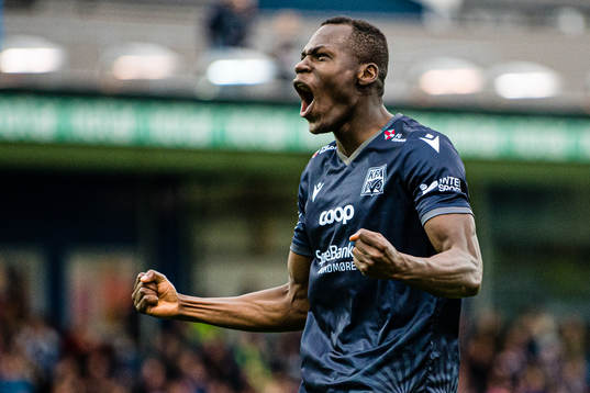 Bläddra bland fler bilder av Football, Eliteserien, Kristiansund - Molde