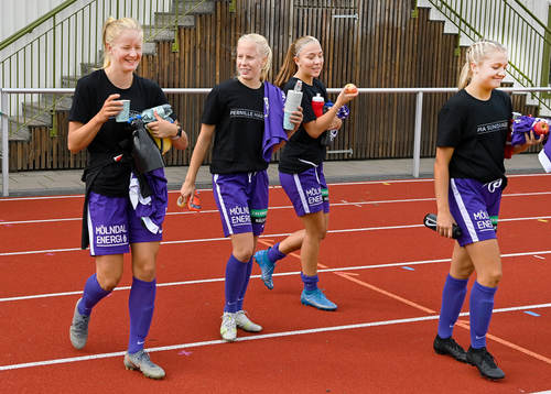Jitex spelare gör entré i specialdesignade t-shirts