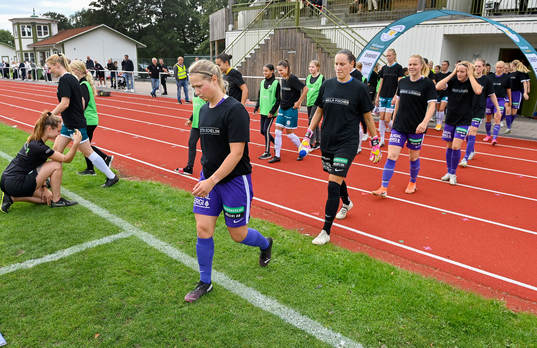Lagen gör entré i specialdesignade t-shirts