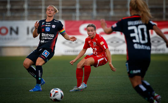 Linköpings Nilla Fischer och Örebros Heidi Kollanen