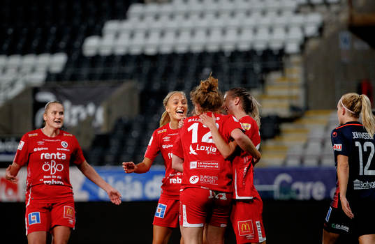 Örebros Jessie Scarpa jublar