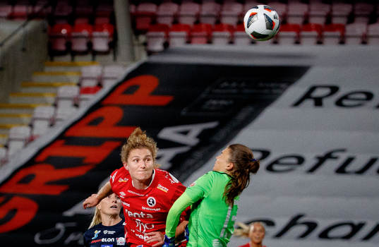 Örebros Jessie Scarpa gör 2-1 på Linköpings målvakt