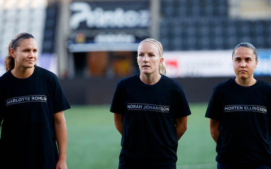 Linköpingsspelare med uppvärmningströja