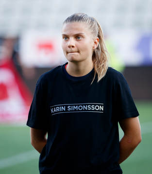 Örebrospelare med uppvärmningströja