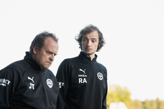 Värnamos tränare Jonas Thern och tränare Robin Asterhed