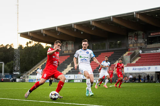 Värnamos Oscar Johansson och Akropolis Mattias Bouvin