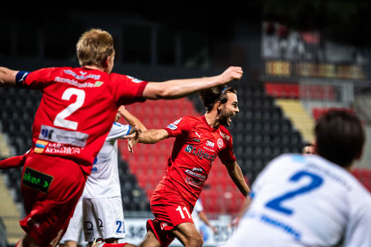 Värnamos Edvin Becirovic jublar