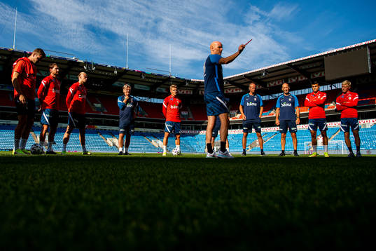 Ståle Solbakken, head coach, talks to Martin Ødegaard and