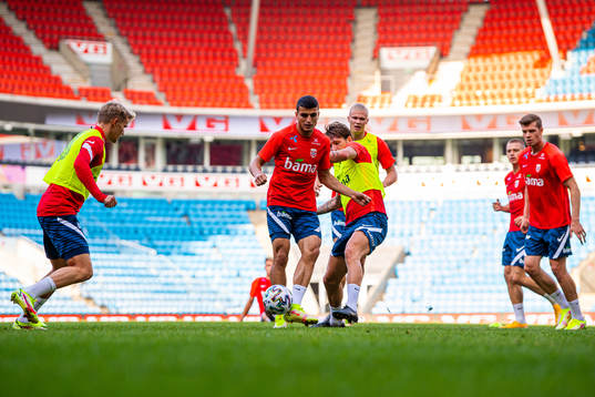Mohamed Elyounoussi and Stefan Strandberg of the Norwegian