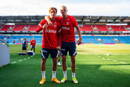 Erik Botheim and Erling Braut Haaland of the Norwegian