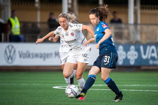 Mimmi Larsson of Rosengård and Jana Feldkamp of Hoffenheim