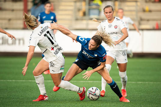 Chiara Bühler Luana of Hoffenheim against Mimmi Larsson