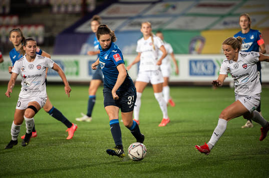 Jana Feldkamp of Hoffenheim against Mimmi Larsson of