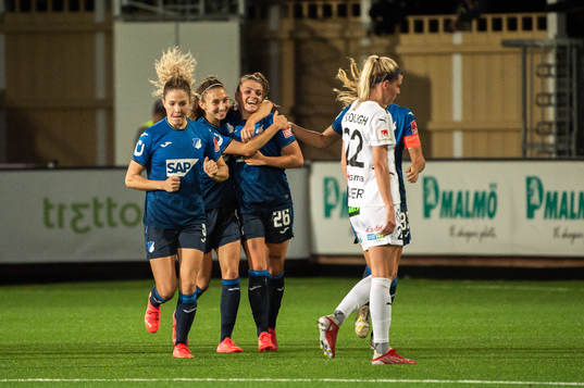 Laura Wienroither of Hoffenheim celebrate with teammates