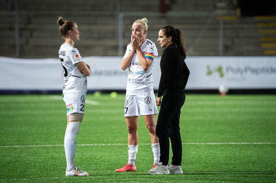 Emma Berglund, Caroline Seger and head coach Renee Slegers