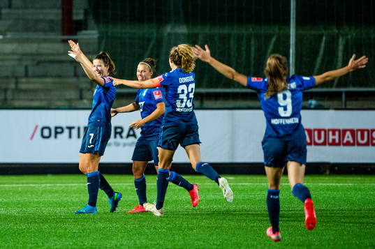 Chantal Hagel of Hoffenheim celebrate with teammates